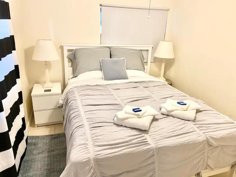 Cozy In Cute House, Close To Airport - Free Parking Habitación en casa particular Miami