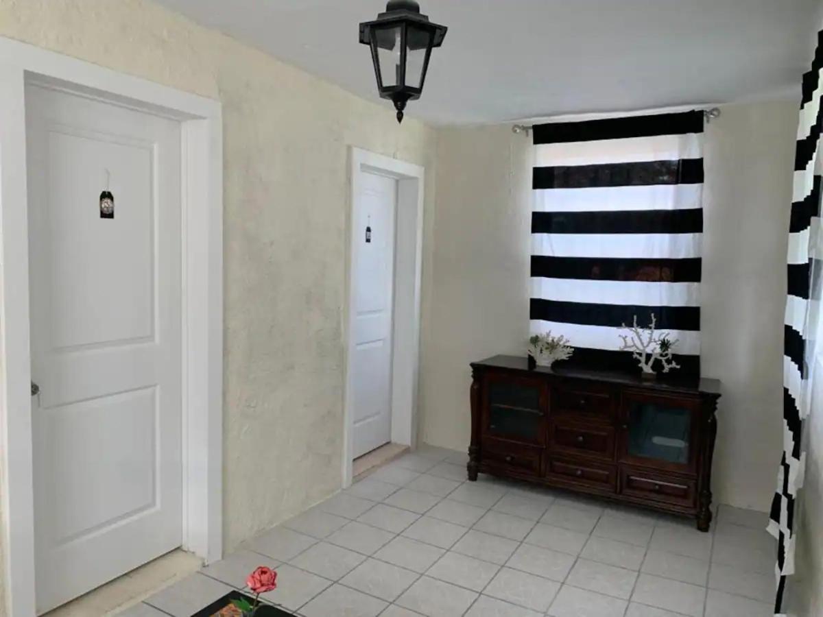 Habitación en casa particular Cozy In Cute House, Close To Airport - Free Parking Miami