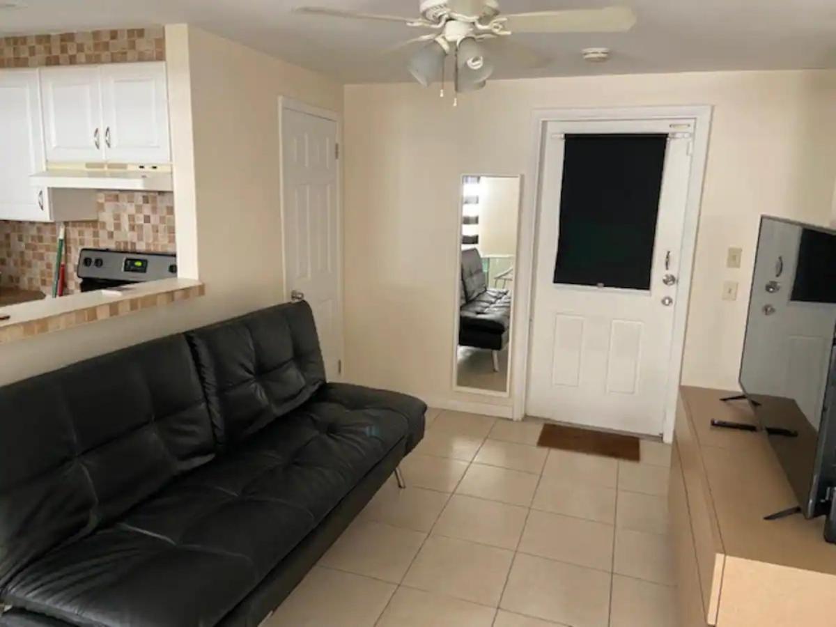 Cozy In Cute House, Close To Airport - Free Parking *