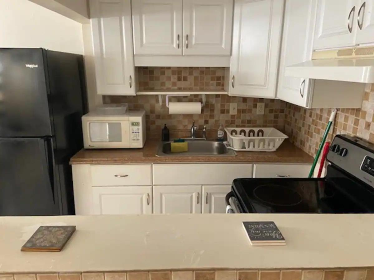Cozy In Cute House, Close To Airport - Free Parking Habitación en casa particular *