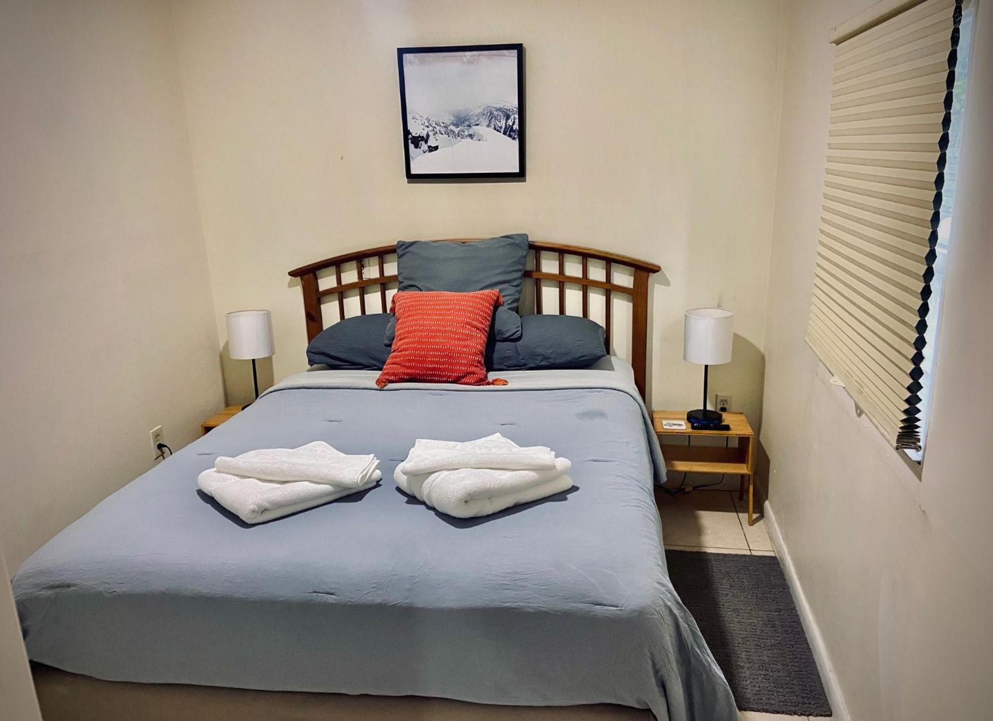 Cozy In Cute House, Close To Airport - Free Parking Habitación en casa particular