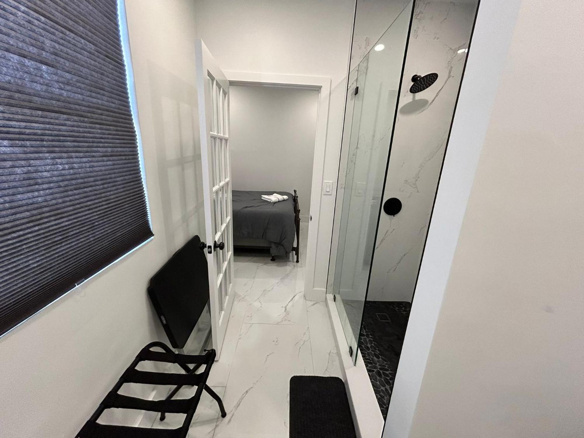 Cozy In Cute House, Close To Airport - Free Parking Miami
